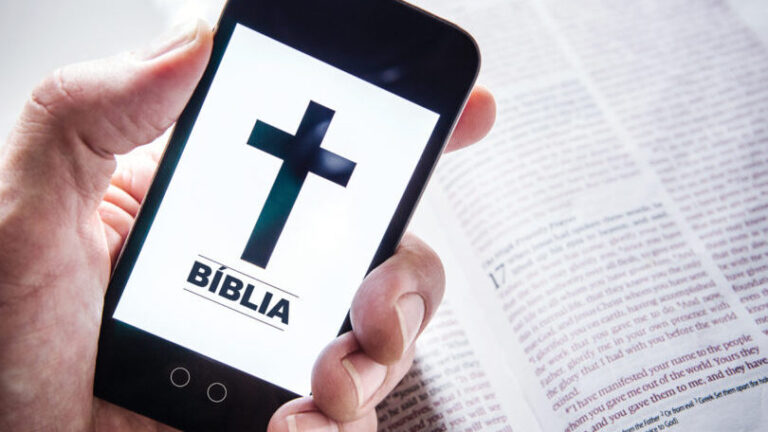 Forma Correta de Ler a Bíblia: Os Aplicativos Vão Ajudar